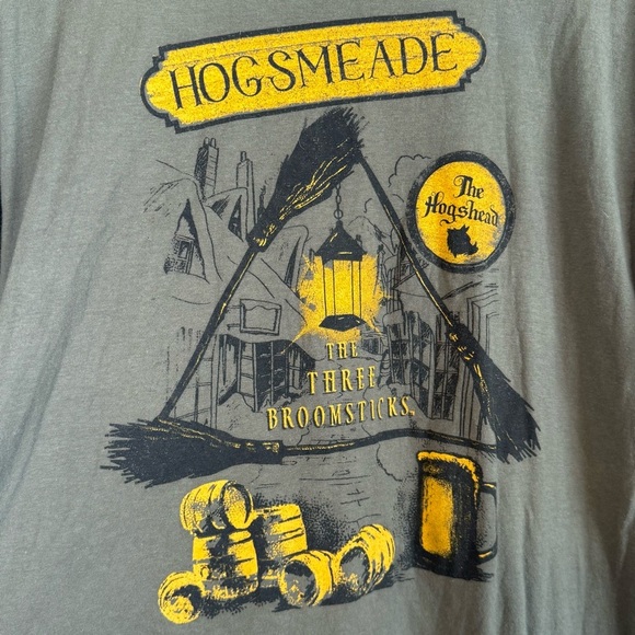 Harry Potter Adult T-Shirt Hogsmeade The Three Broomsticks Triangle Hogshead LG - Picture 2 of 6
